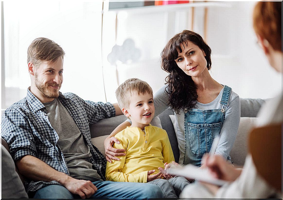 Parents with their child at the psychologist talking about emotional staging