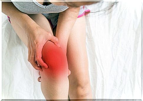 Woman with knee pain