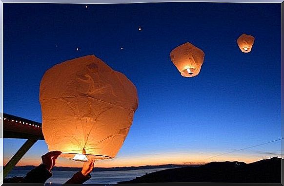 Balloons at night symbolizing the rule of the three "s"